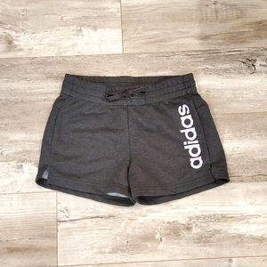 ADIDAS ESSENTIALS LINEAR LOGO SHORTS